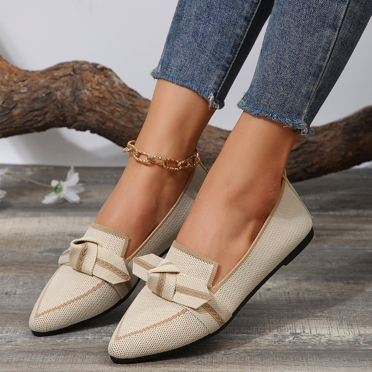 Charming Knot Pointed Flats