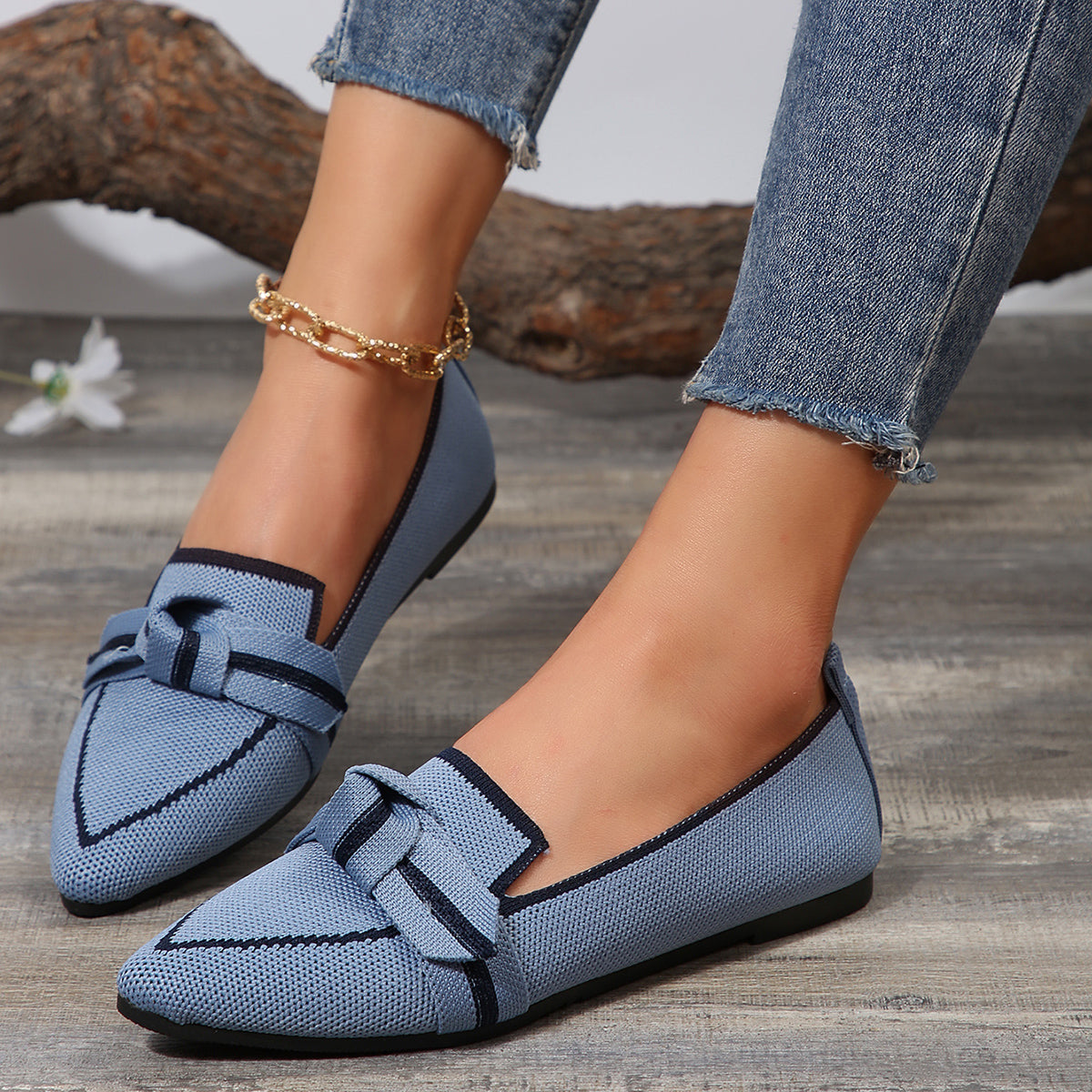 Charming Knot Pointed Flats